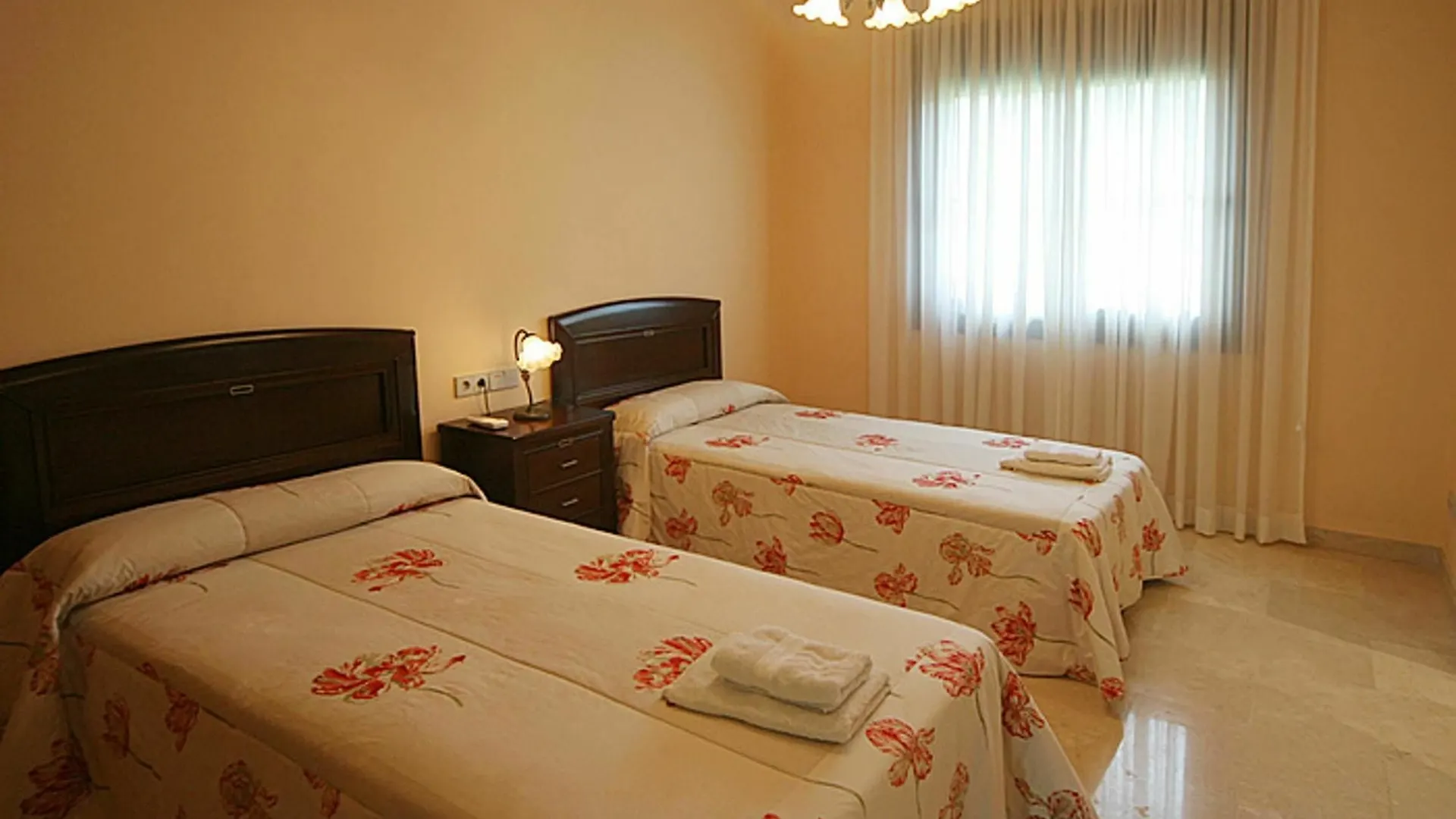 Villa With 4 Bedrooms In Las Lagunas De Mijas, With Wonderful Mountain 0*, Mijas Spanyolország